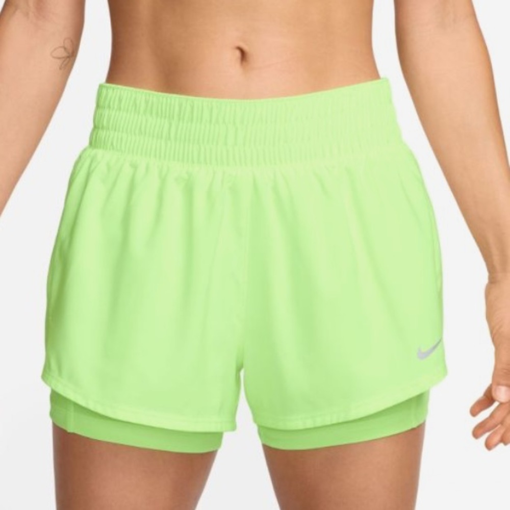 💜Nike Green ONE DRI-FIT MID-RISE
2IN13 INCH SHORTS